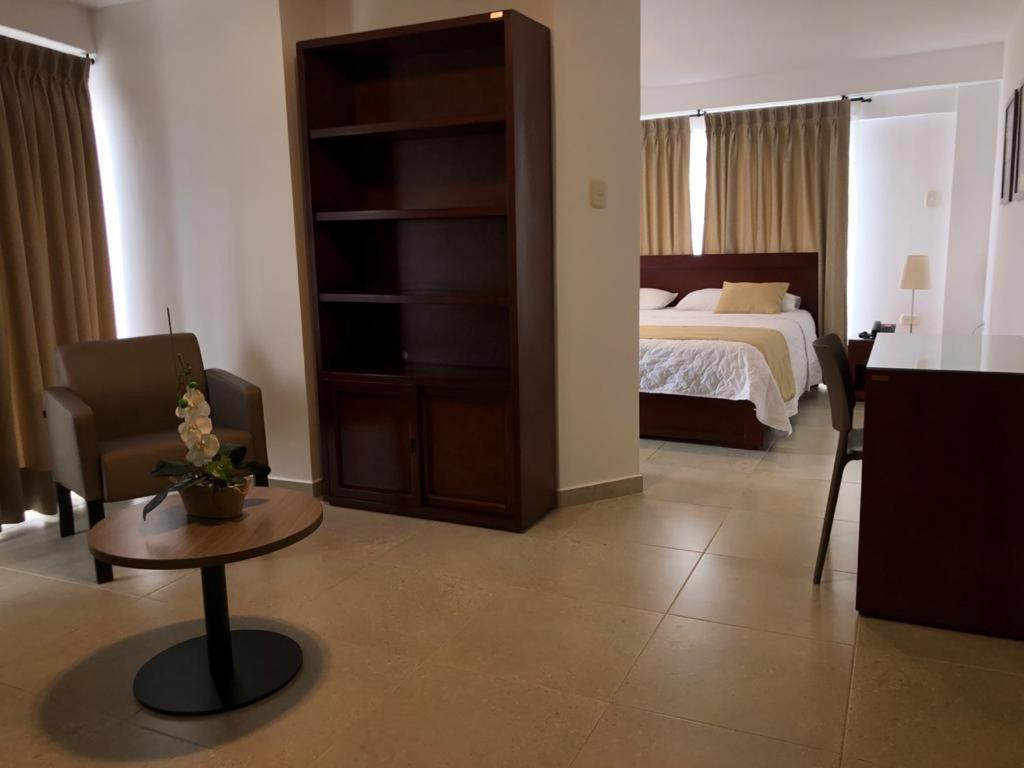 Colon Plaza Hotel توماكو المظهر الخارجي الصورة