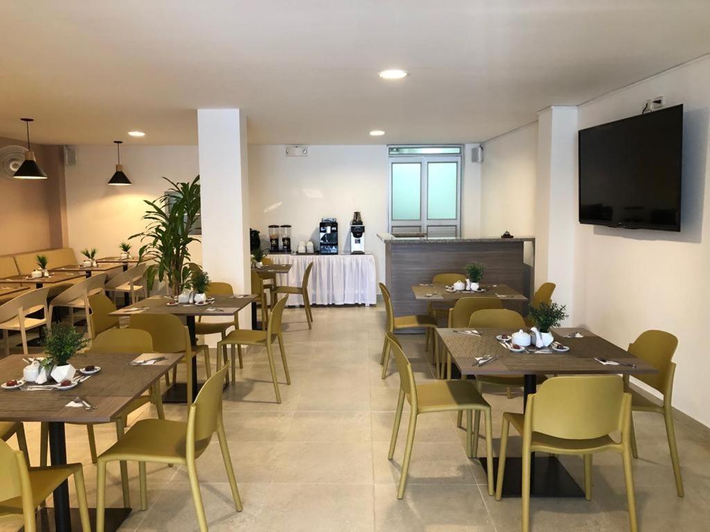 Colon Plaza Hotel توماكو المظهر الخارجي الصورة