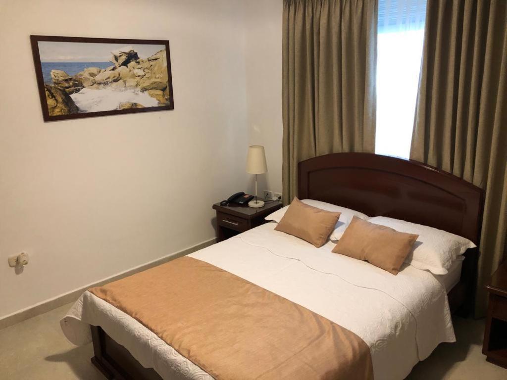 Colon Plaza Hotel توماكو المظهر الخارجي الصورة