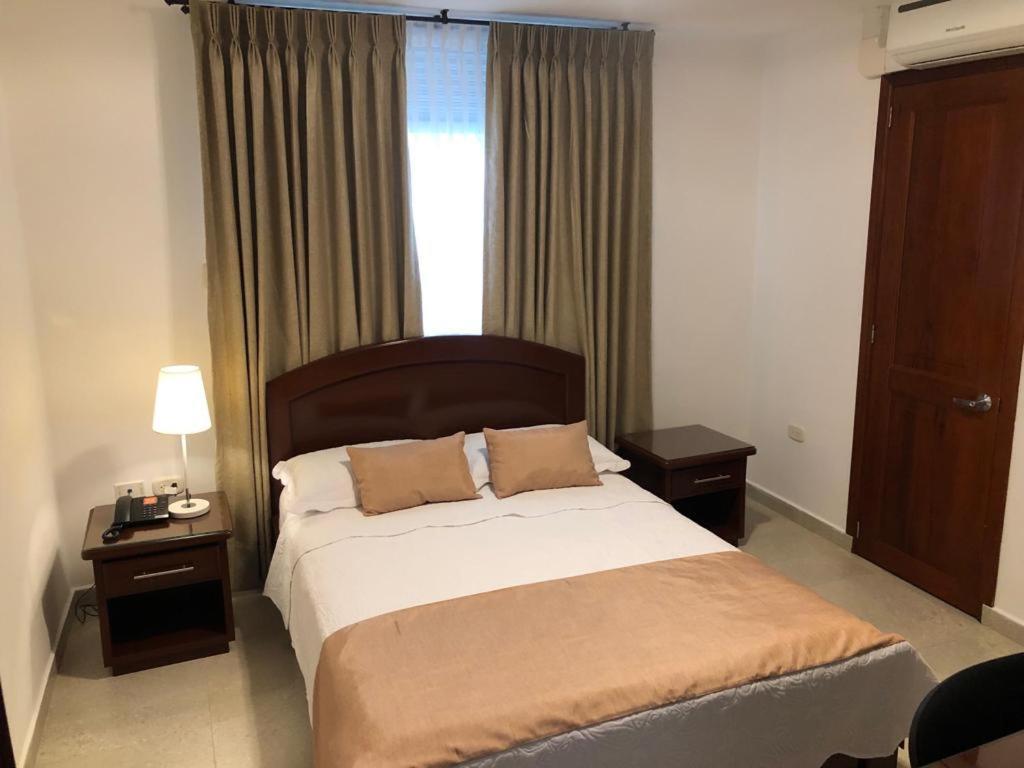 Colon Plaza Hotel توماكو المظهر الخارجي الصورة